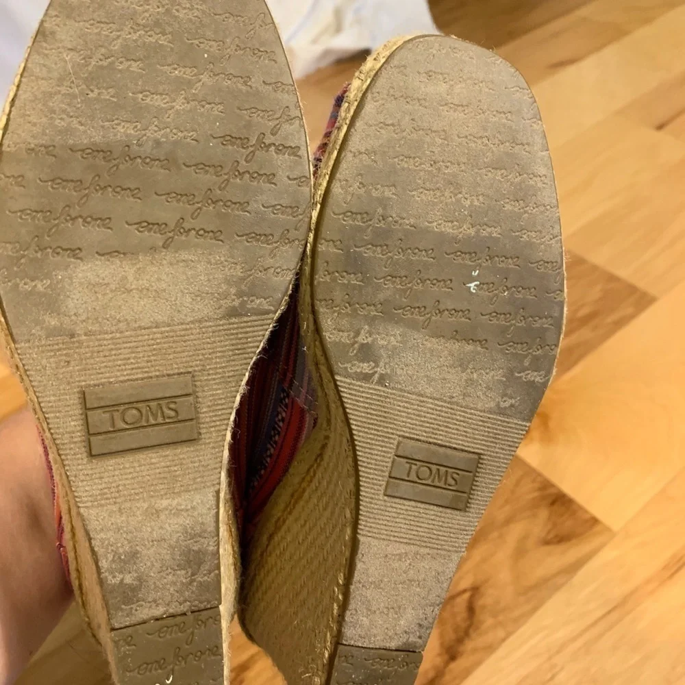 Toms peep toe striped wedges. Size 7